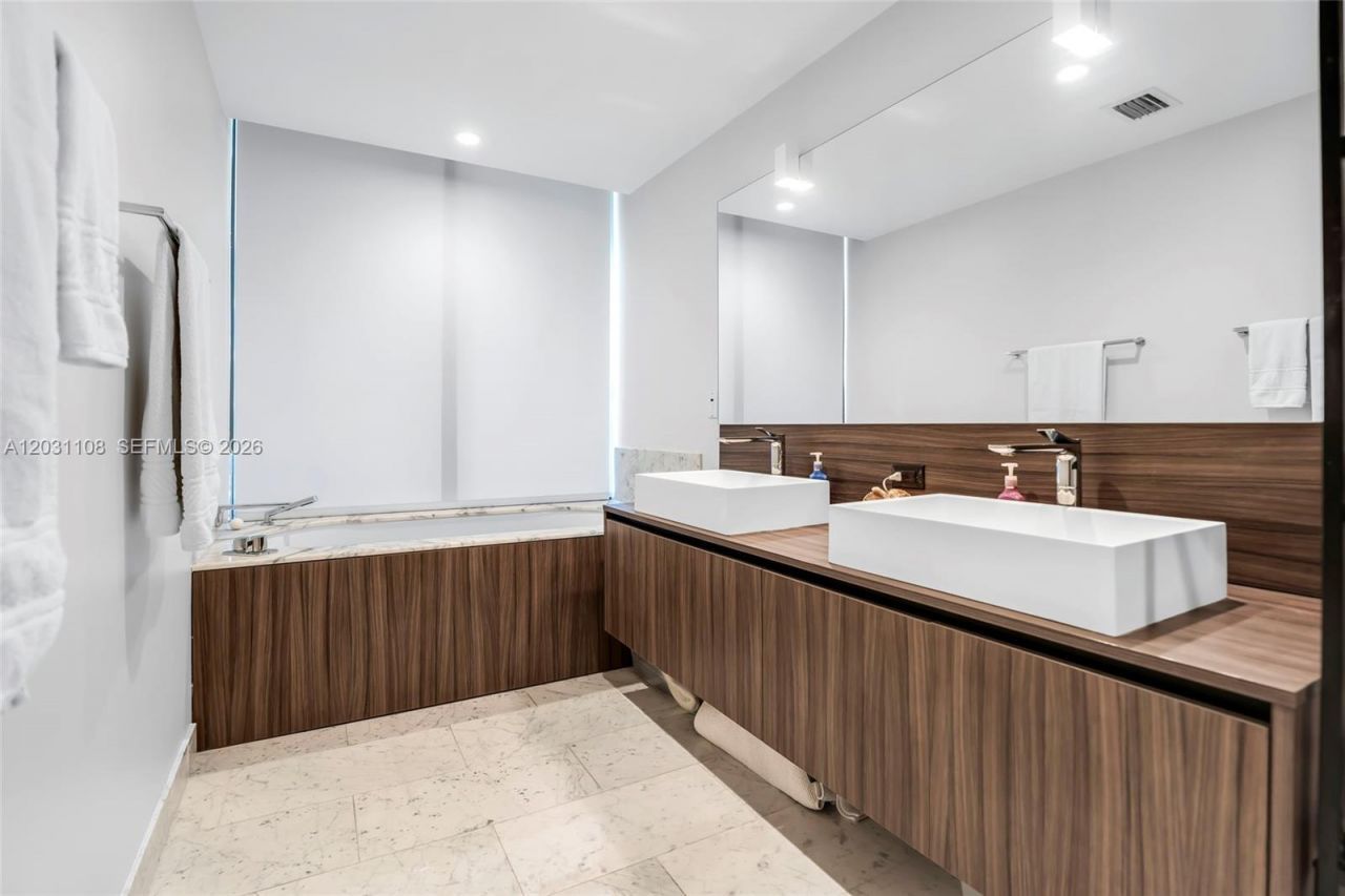 1000 Brickell Plz , Unit 4609, Miami, FL 33131 Photo