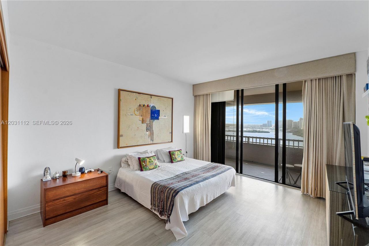 2 Grove Isle Dr , Unit BPH10, Miami, FL 33133 Photo
