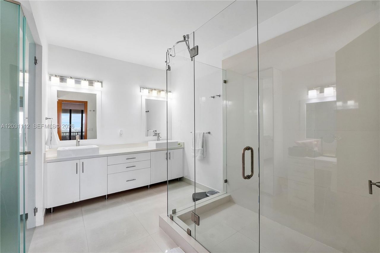 2 Grove Isle Dr , Unit BPH10, Miami, FL 33133 Photo