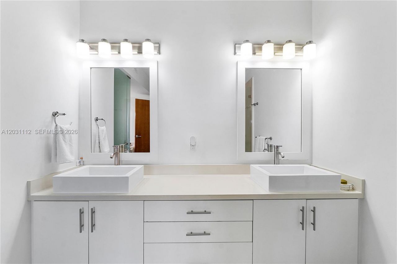 2 Grove Isle Dr , Unit BPH10, Miami, FL 33133 Photo