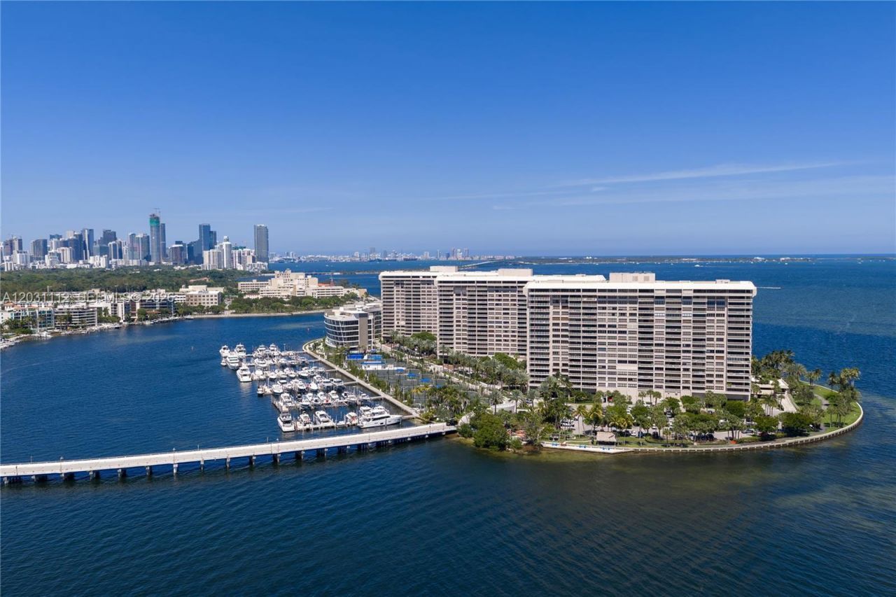 2 Grove Isle Dr , Unit BPH10, Miami, FL 33133 Photo