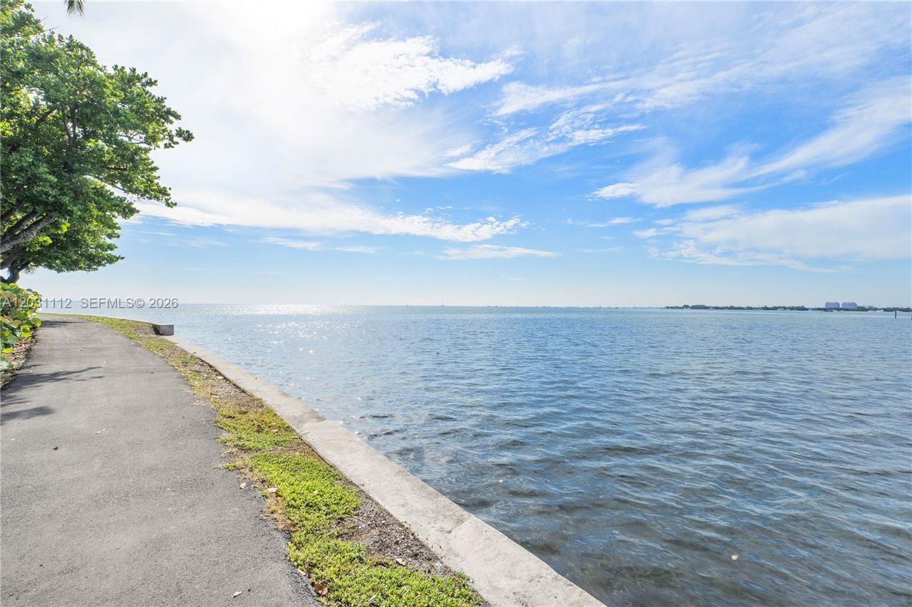 2 Grove Isle Dr , Unit BPH10, Miami, FL 33133 Photo