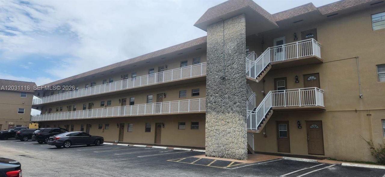 5021 W Oakland Park Blvd , Unit 313, Lauderdale Lakes, FL 33313 Photo