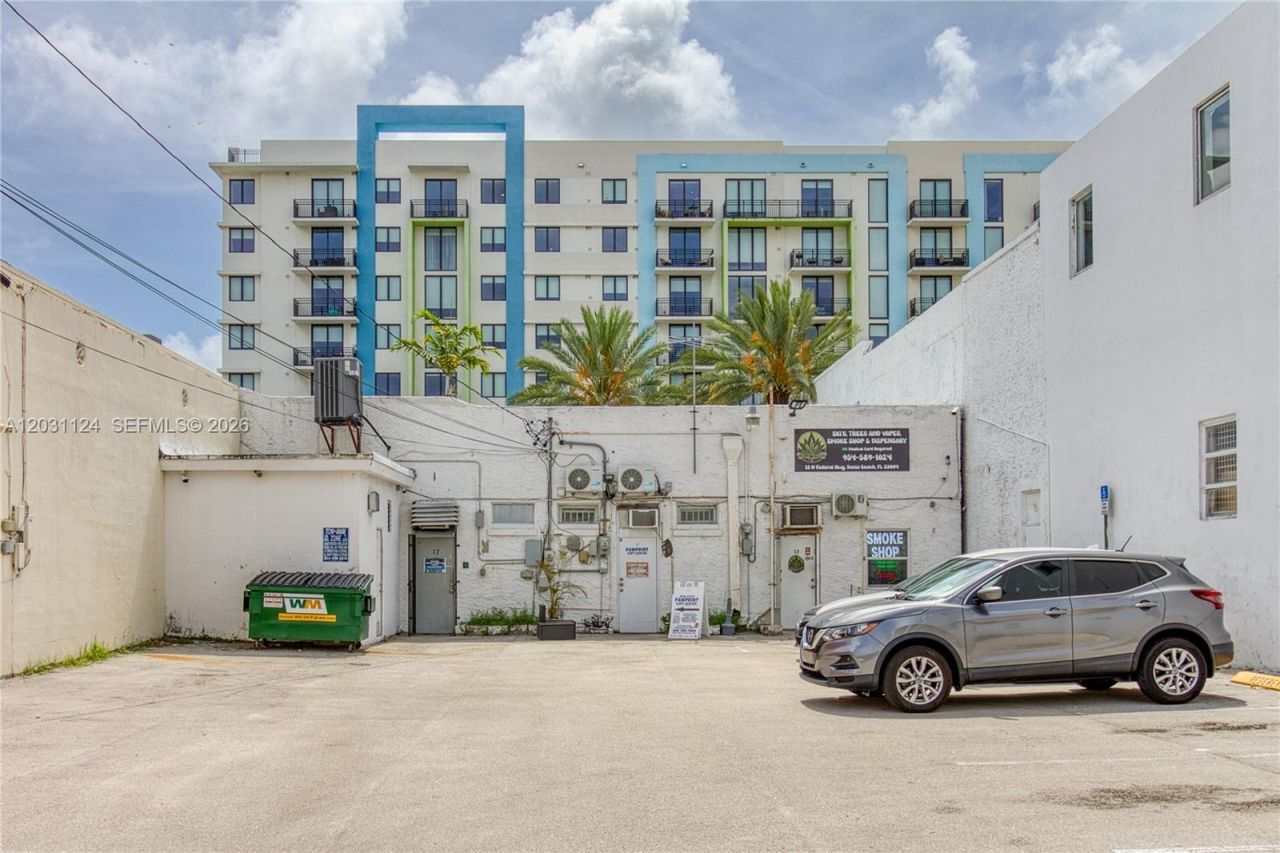 13 N Federal Hwy, Dania Beach, FL 33004 Photo