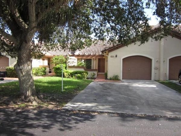 11449 SW 84 LN , Miami, FL 33173