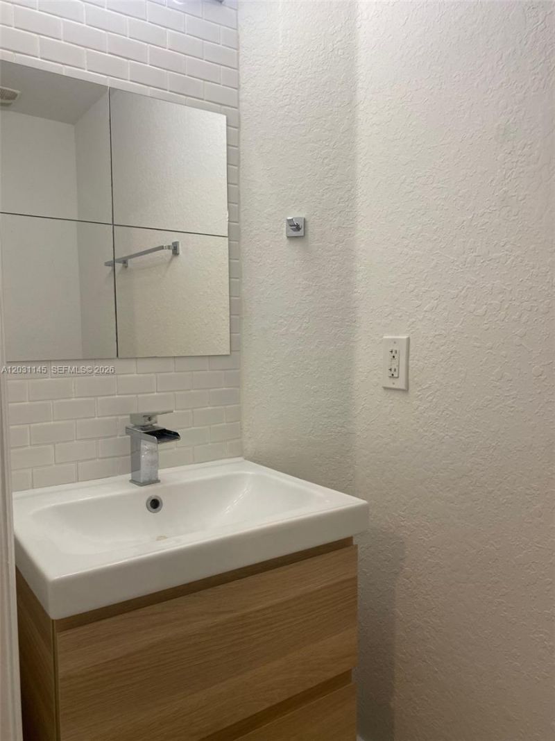 11201 NW 83rd St , Unit 202, Doral, FL 33178 Photo