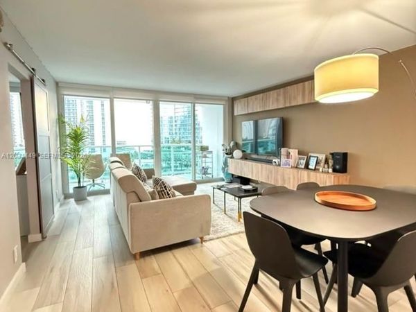 100 Bayview Dr , Unit 912, Sunny Isles Beach, FL 33160