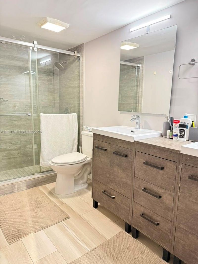 100 Bayview Dr , Unit 912, Sunny Isles Beach, FL 33160 Photo