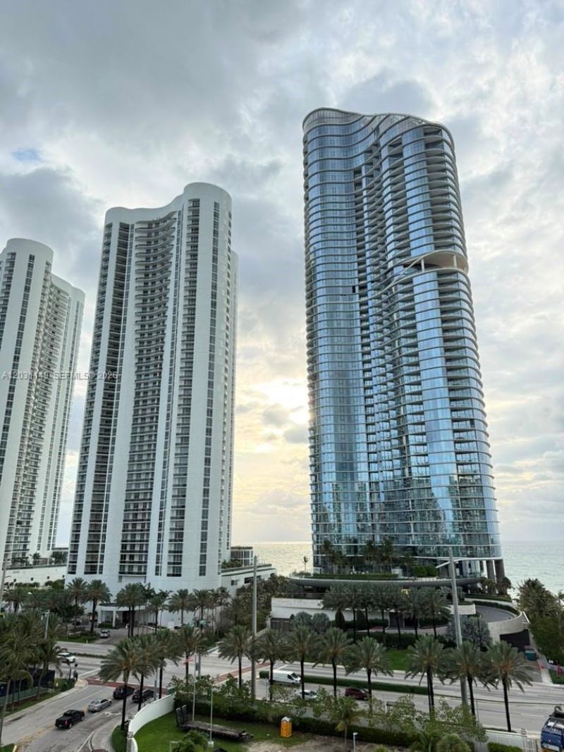 100 Bayview Dr , Unit 912, Sunny Isles Beach, FL 33160 Photo