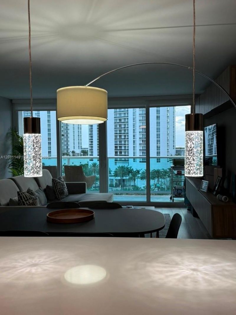 100 Bayview Dr , Unit 912, Sunny Isles Beach, FL 33160 Photo