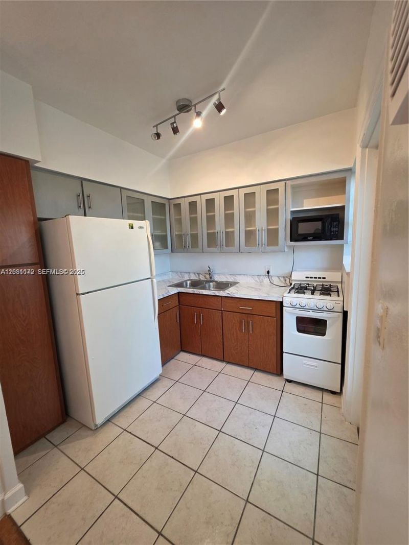 8024 Harding Ave , Unit 1, Miami Beach, FL 33141 Photo