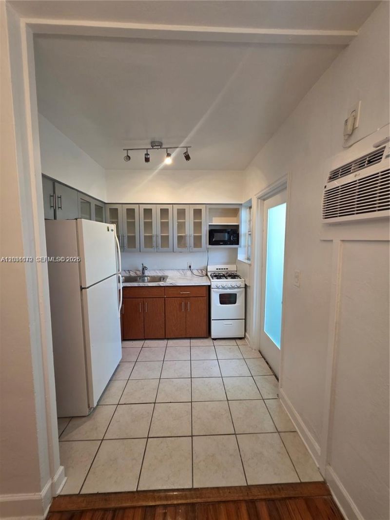 8024 Harding Ave , Unit 1, Miami Beach, FL 33141 Photo