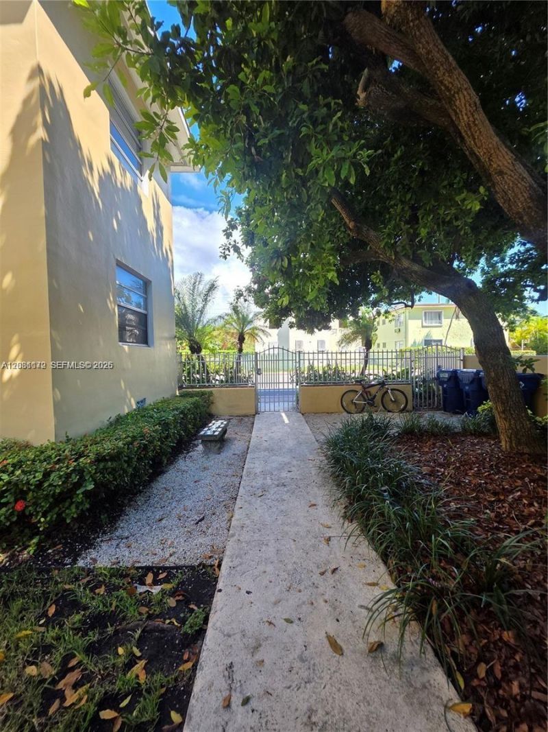8024 Harding Ave , Unit 1, Miami Beach, FL 33141 Photo