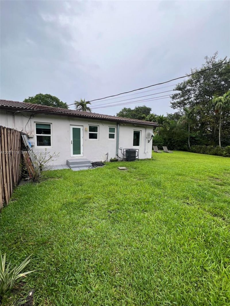 920 NE 108th St , Biscayne Park, FL 33161 Photo