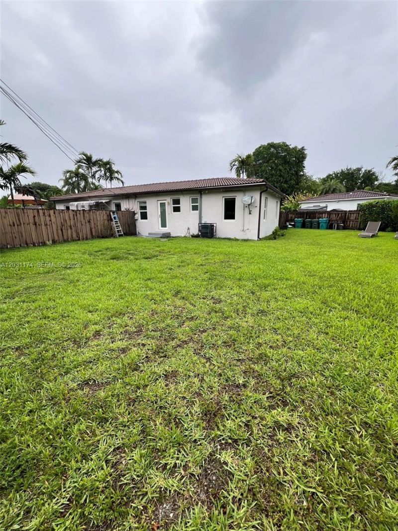 920 NE 108th St , Biscayne Park, FL 33161 Photo