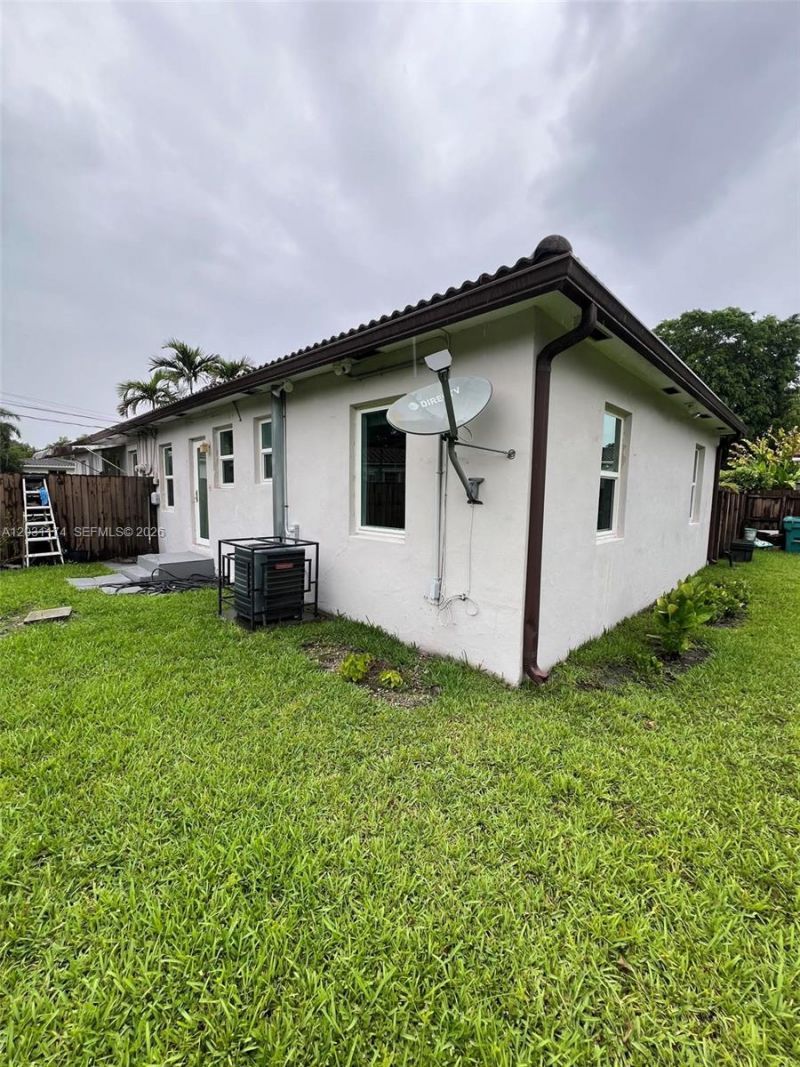 920 NE 108th St , Biscayne Park, FL 33161 Photo