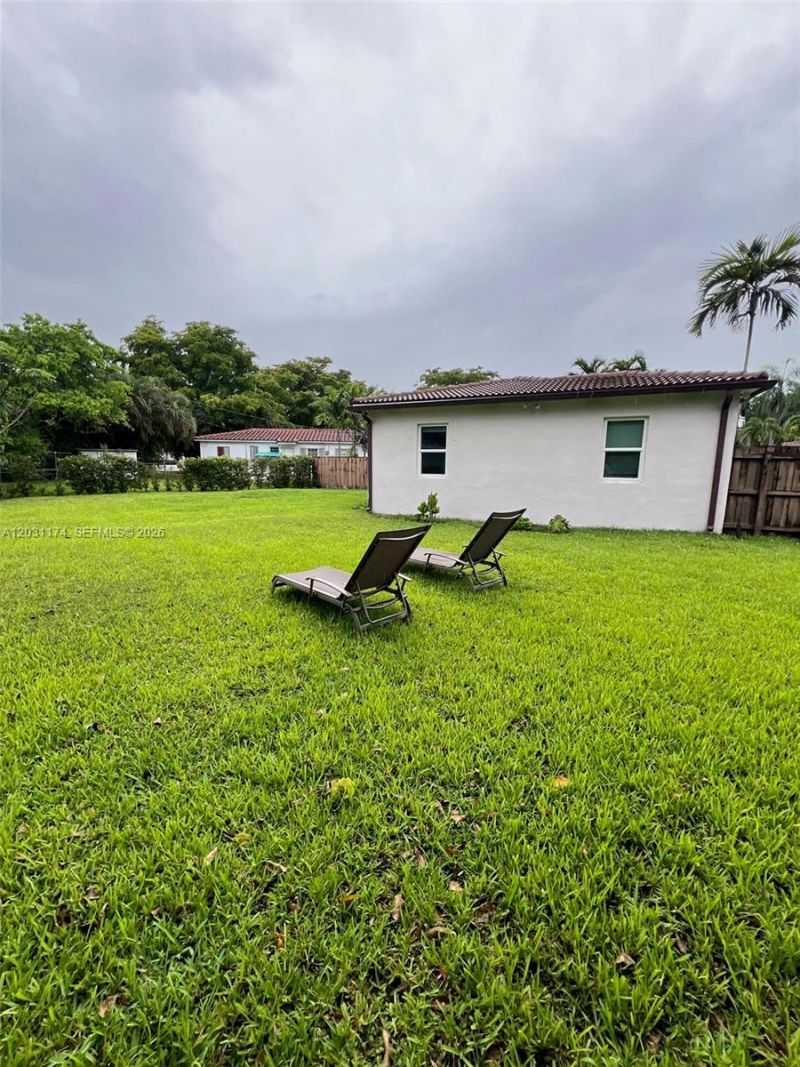 920 NE 108th St , Biscayne Park, FL 33161 Photo
