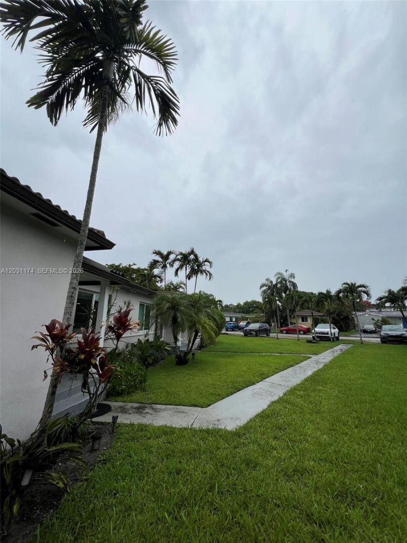 920 NE 108th St , Biscayne Park, FL 33161 Photo