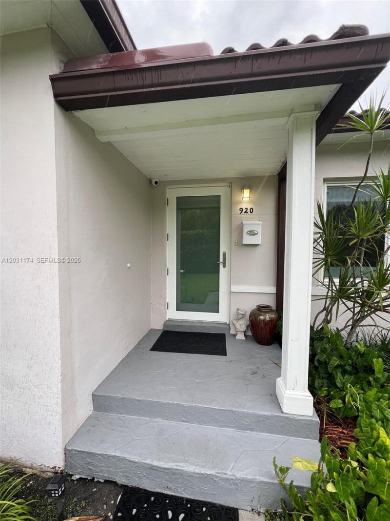 920 NE 108th St , Biscayne Park, FL 33161 Photo