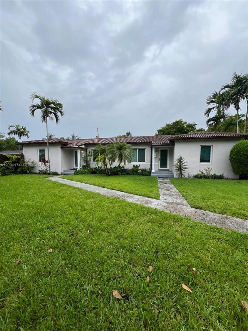 920 NE 108th St , Biscayne Park, FL 33161 Photo