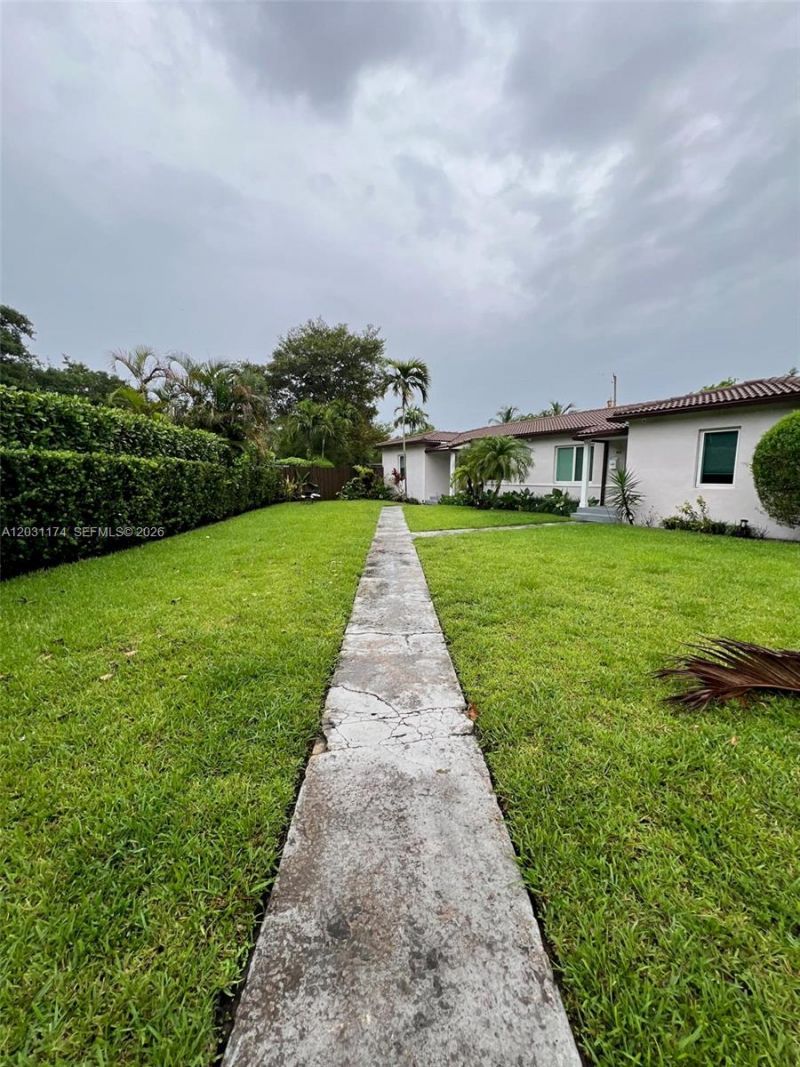 920 NE 108th St , Biscayne Park, FL 33161 Photo