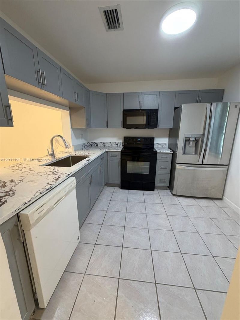 10609 NW 8th St , Pembroke Pines, FL 33026 Photo