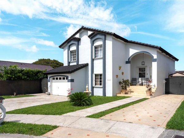 1084 SW 142nd Pl , Miami, FL 33184