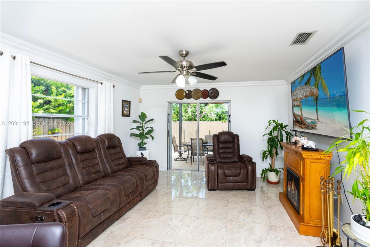 1084 SW 142nd Pl , Miami, FL 33184 Photo