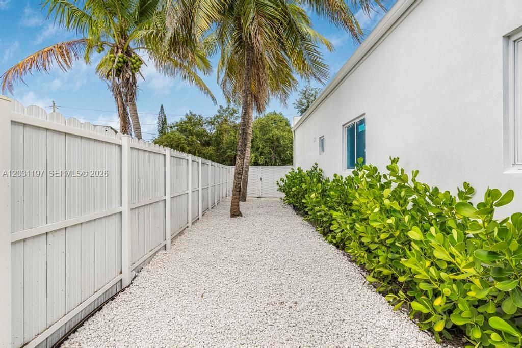 2419 NW 97th St , Unit B, Miami, FL 33147 Photo