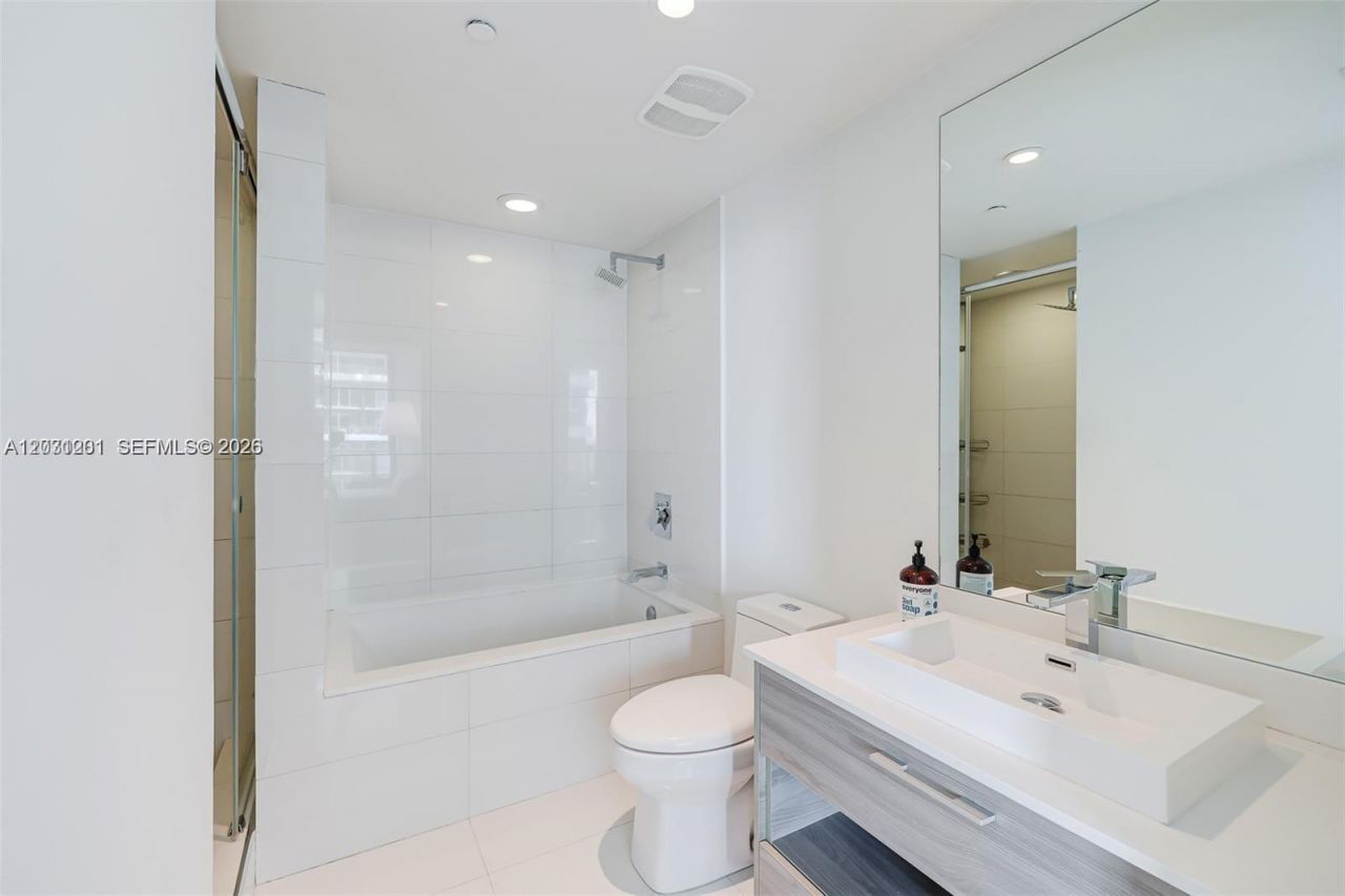 1300 S Miami Ave , Unit 3709, Miami, FL 33130 Photo