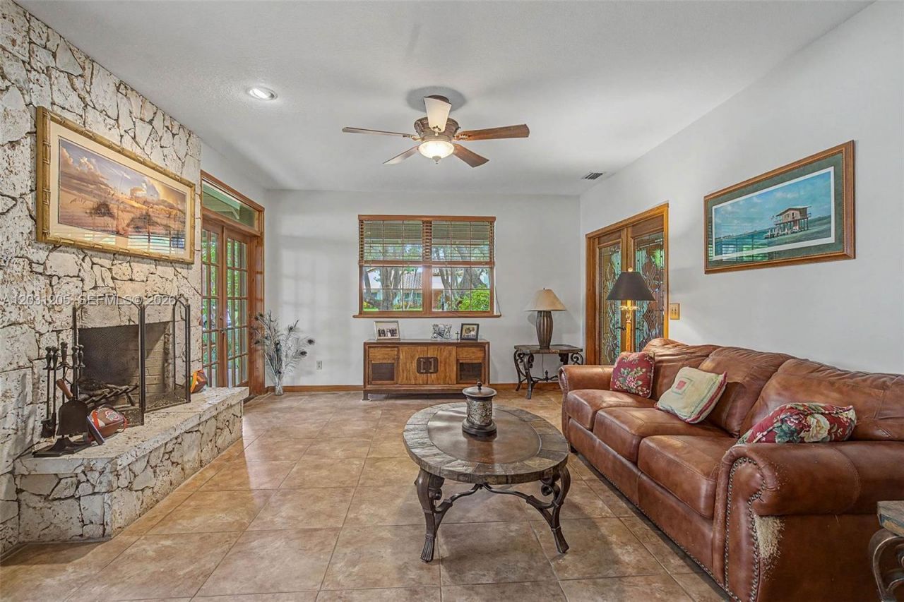 8200 SW 182nd St , Palmetto Bay, FL 33157 Photo
