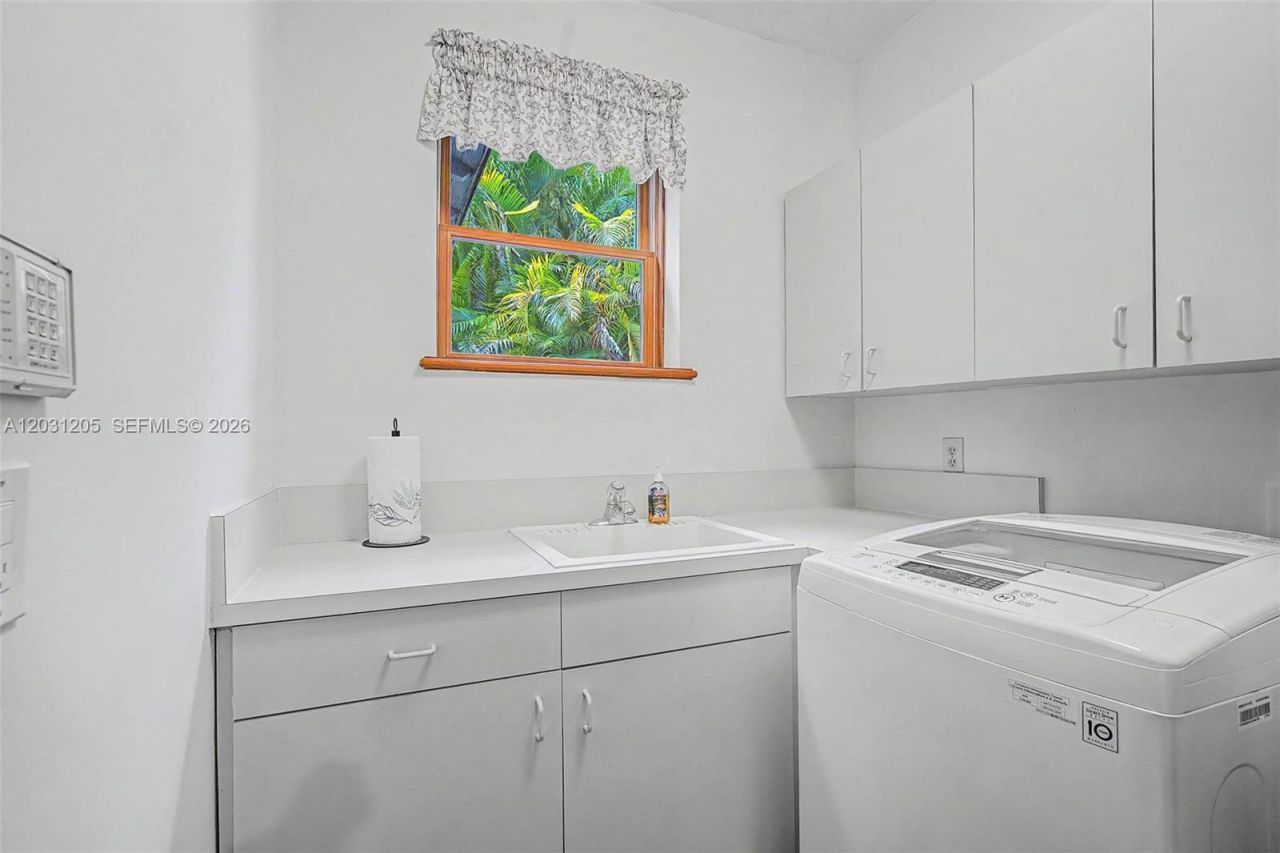 8200 SW 182nd St , Palmetto Bay, FL 33157 Photo