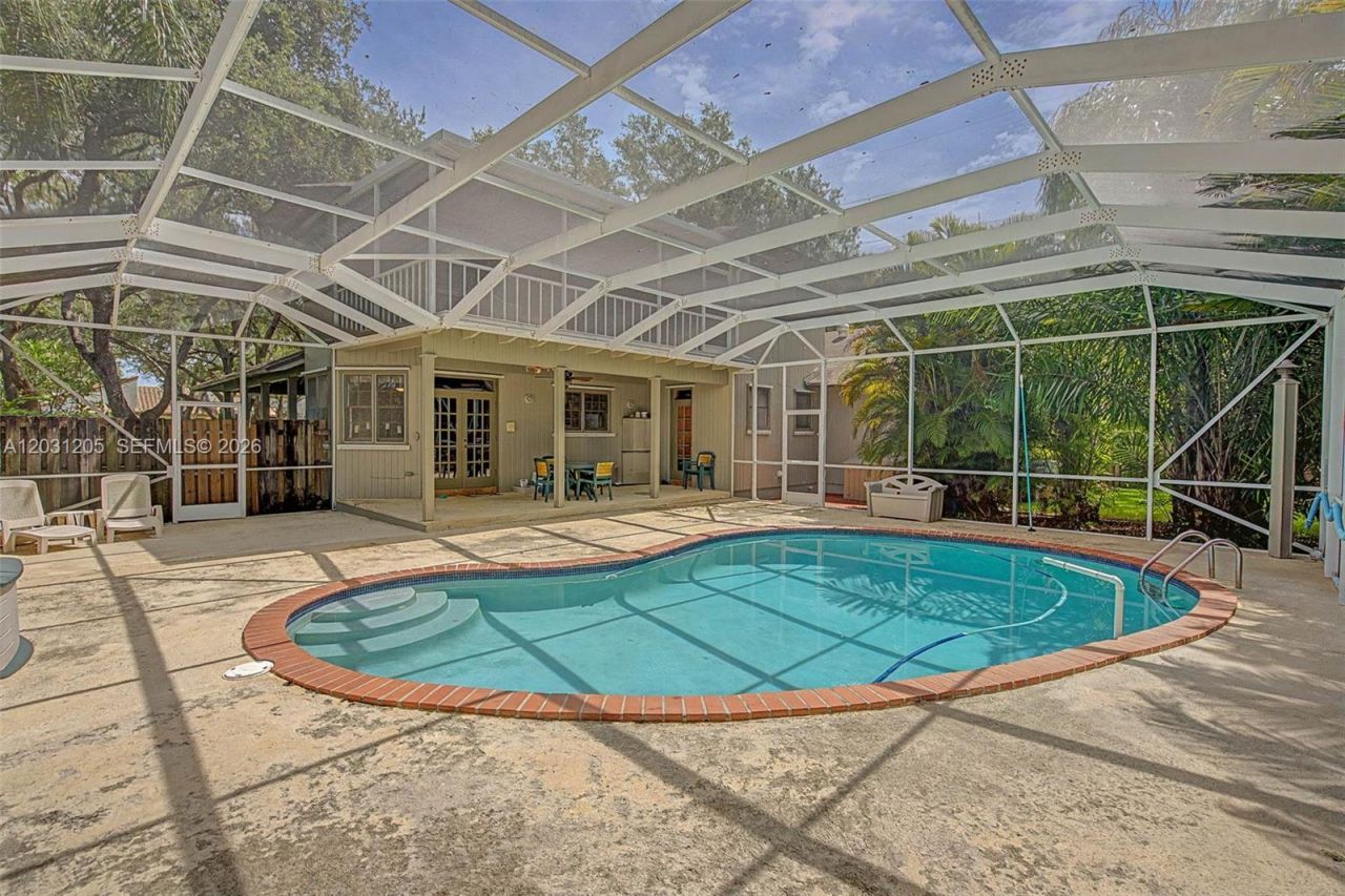 8200 SW 182nd St , Palmetto Bay, FL 33157 Photo