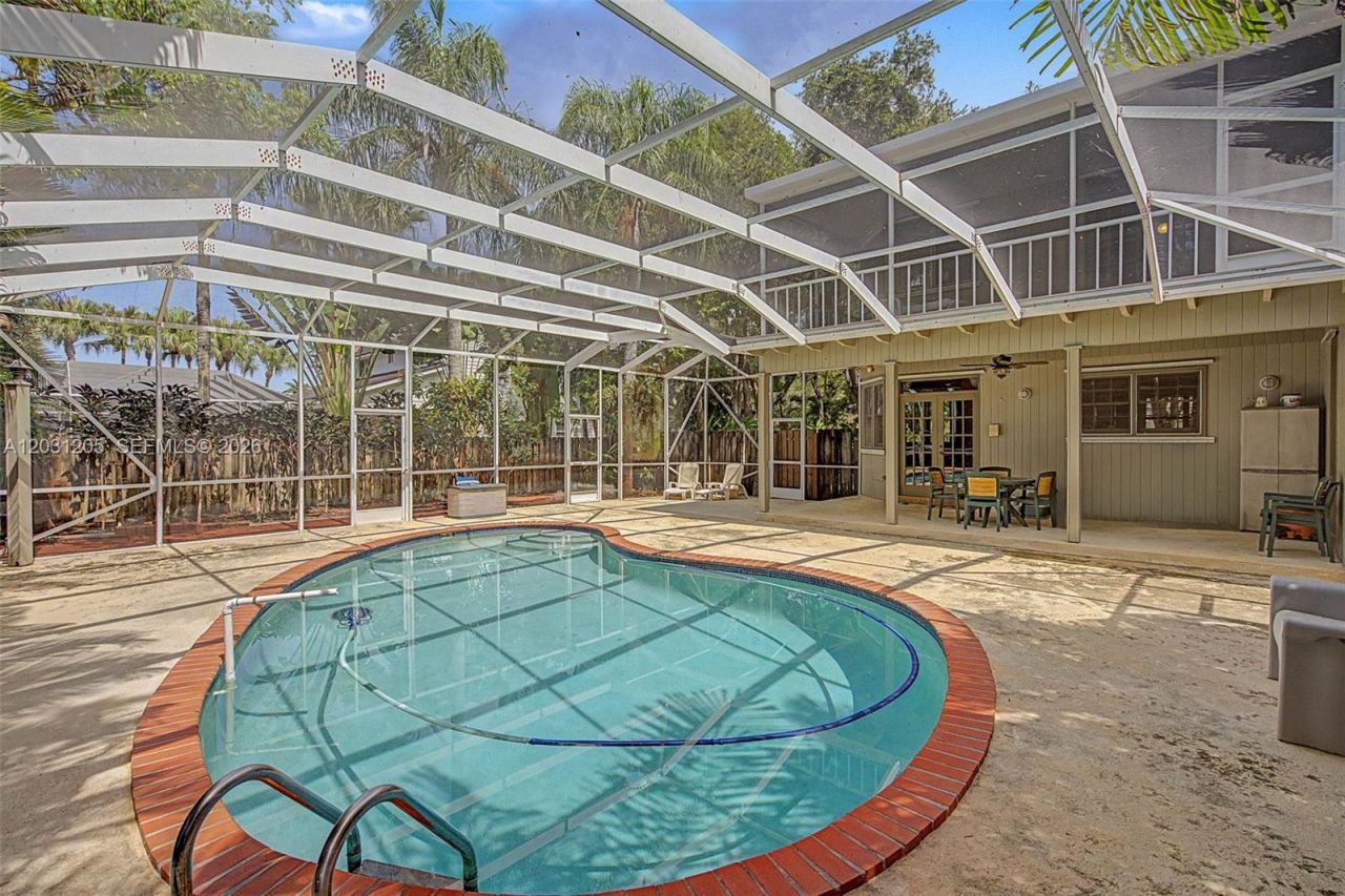 8200 SW 182nd St , Palmetto Bay, FL 33157 Photo