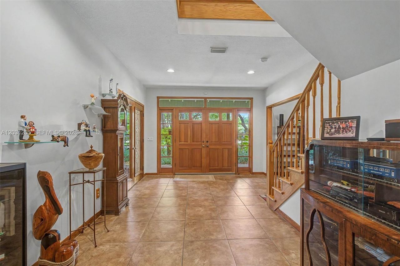 8200 SW 182nd St , Palmetto Bay, FL 33157 Photo