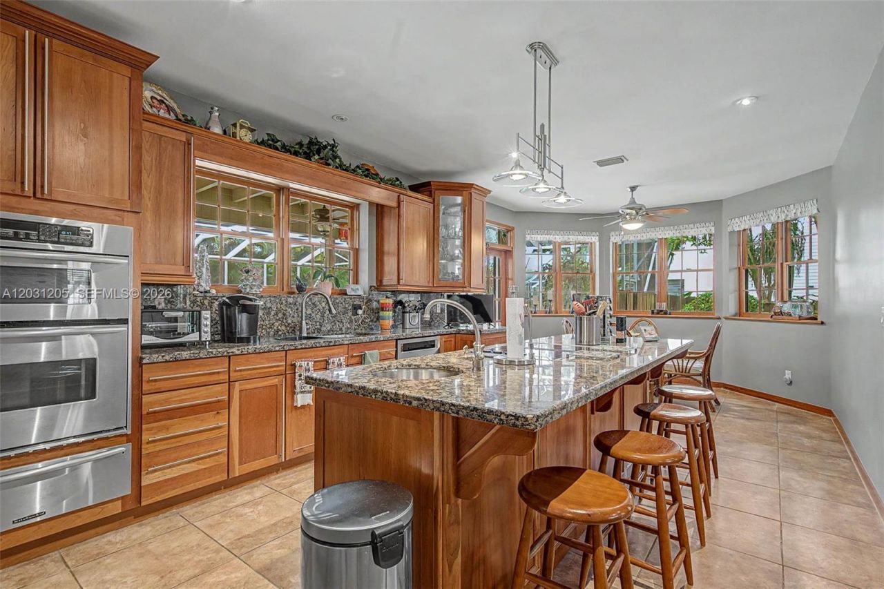 8200 SW 182nd St , Palmetto Bay, FL 33157 Photo