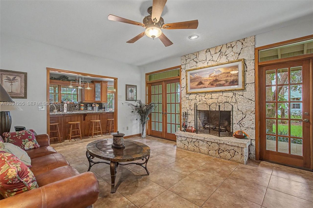 8200 SW 182nd St , Palmetto Bay, FL 33157 Photo