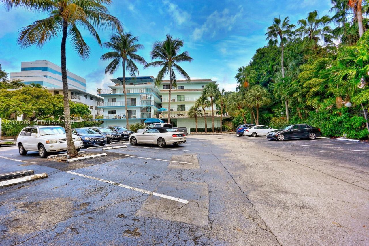 2539 S Bayshore Dr , Unit PH5, Coconut Grove, FL 33133 Photo