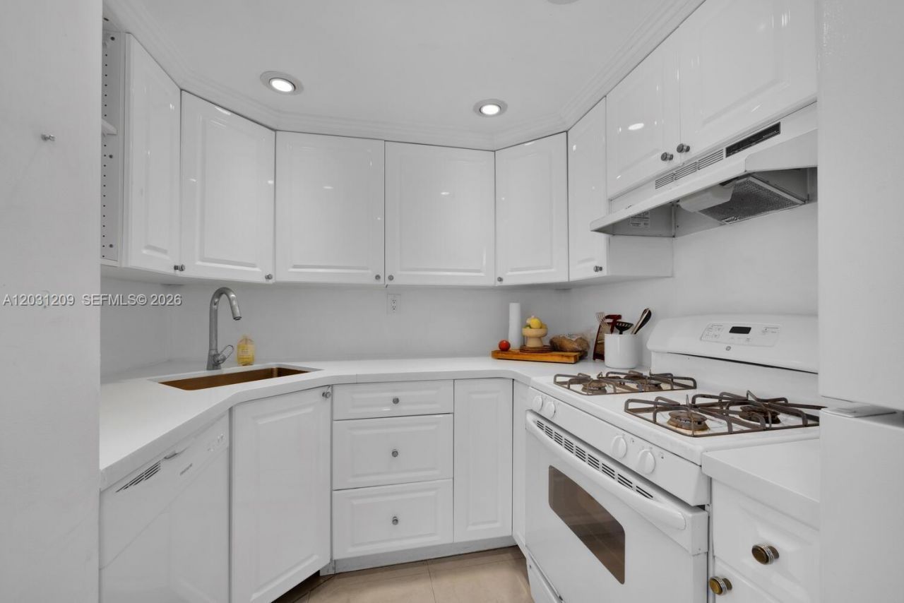 2539 S Bayshore Dr , Unit PH5, Coconut Grove, FL 33133 Photo
