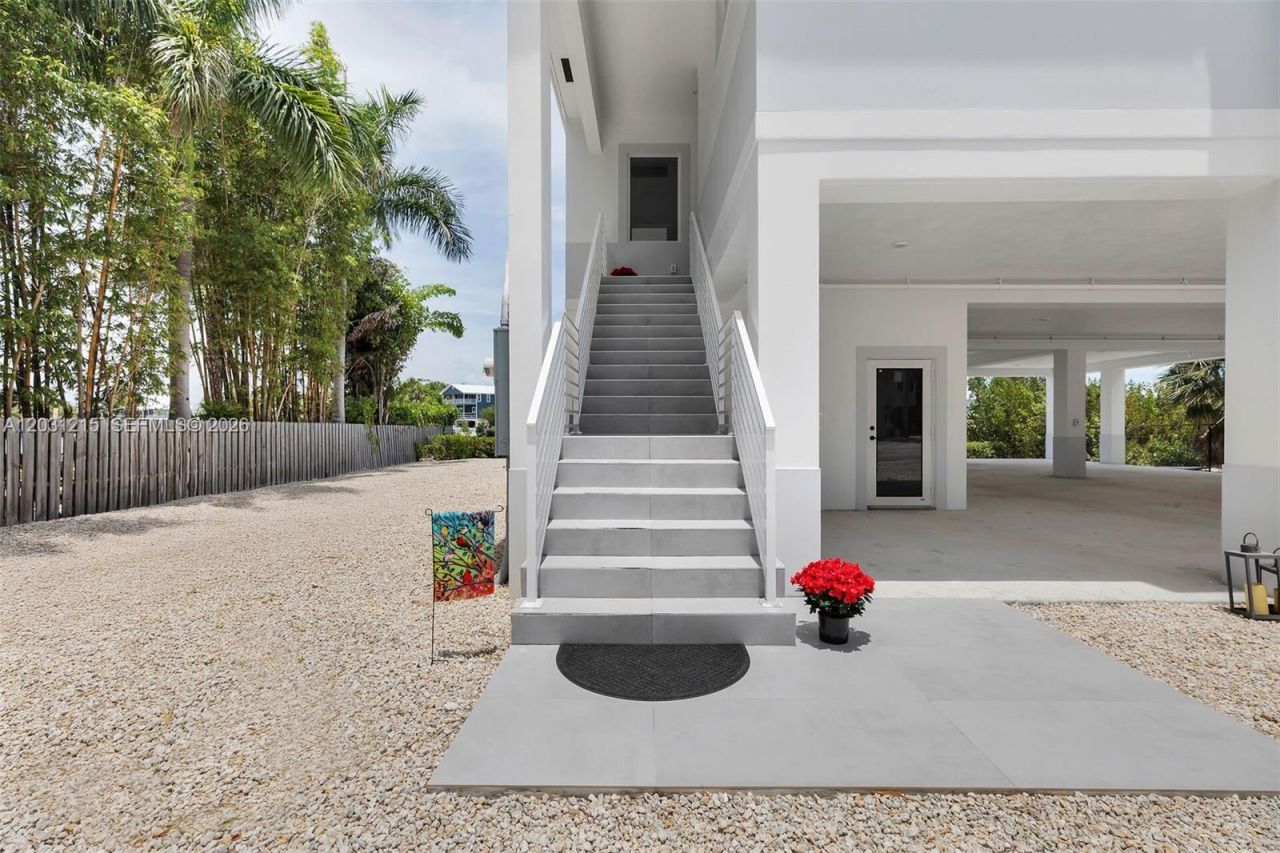 38 N Bounty Ln, Key Largo, FL 33037 Photo