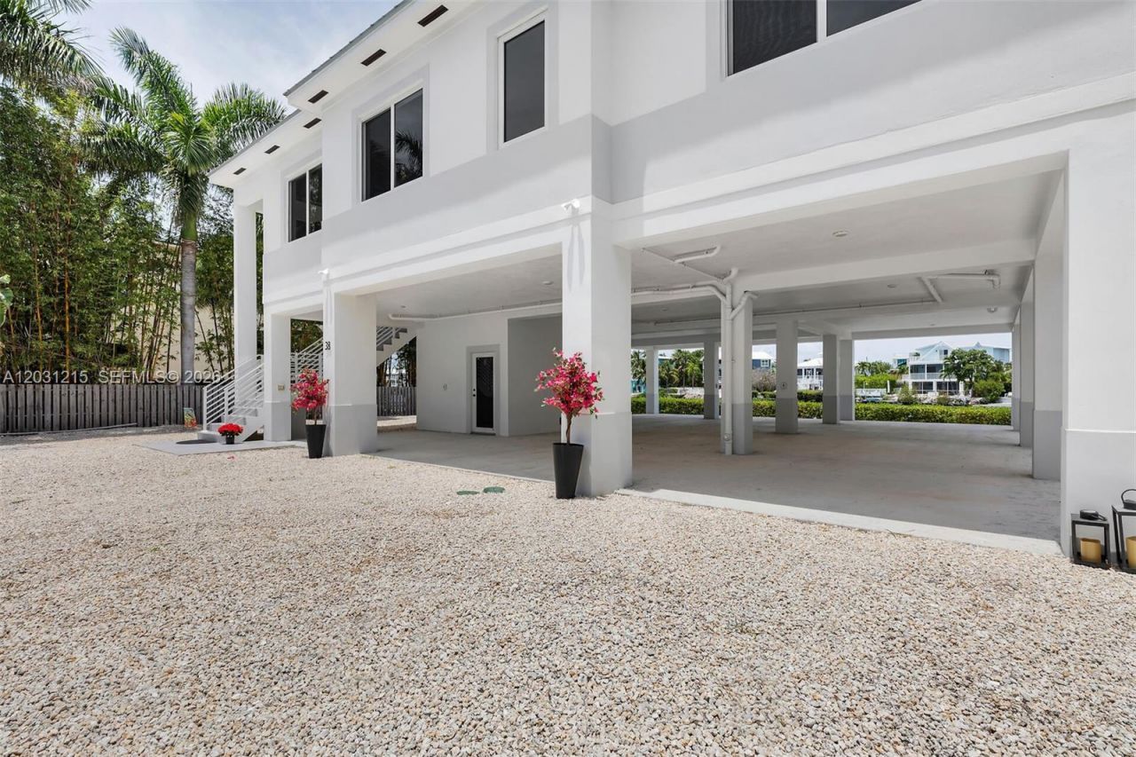 38 N Bounty Ln, Key Largo, FL 33037 Photo