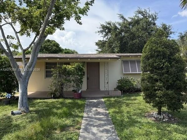 262 SW 9th St, Unit 1, Dania Beach, FL 33004
