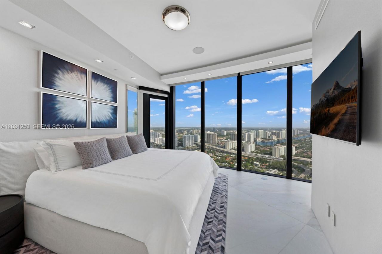 18555 Collins Ave , Unit 4405, Sunny Isles Beach, FL 33160 Photo