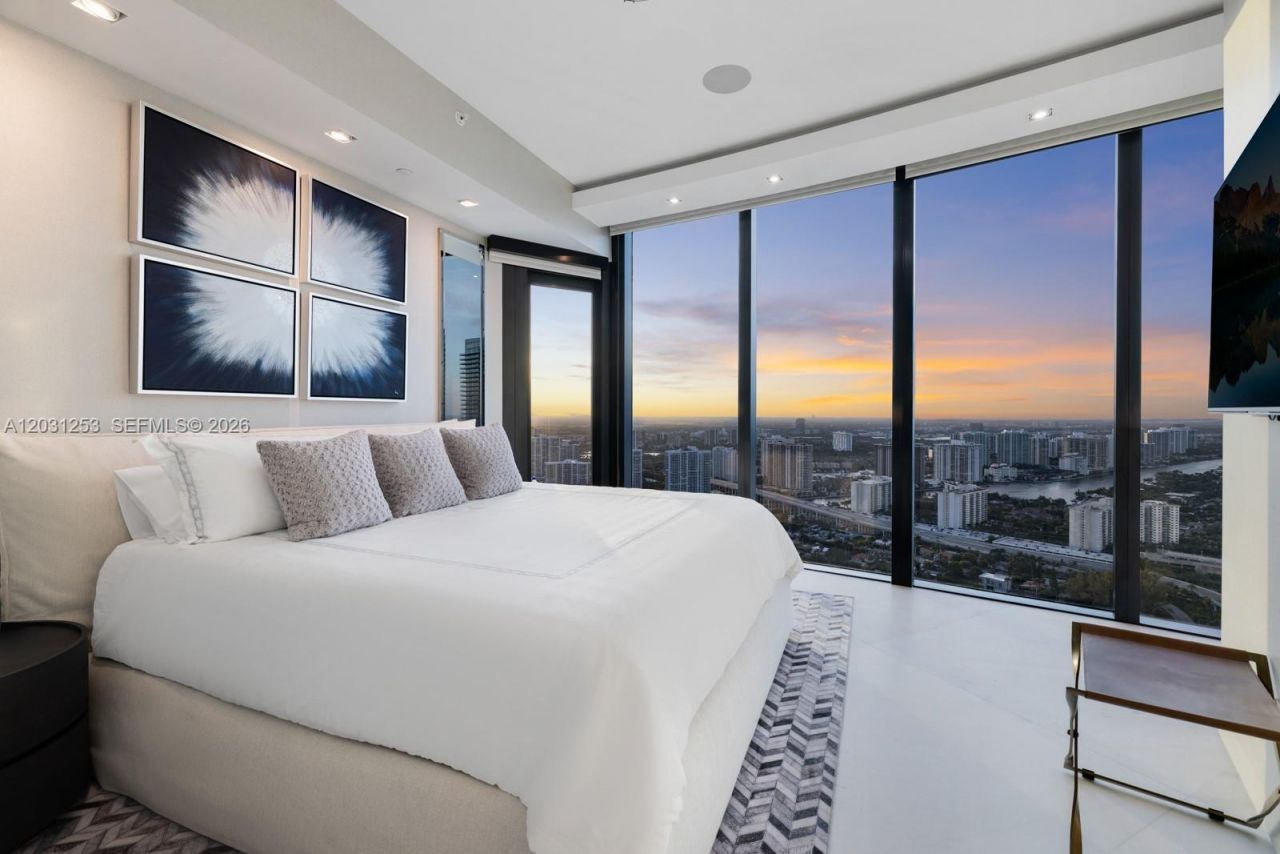 18555 Collins Ave , Unit 4405, Sunny Isles Beach, FL 33160 Photo