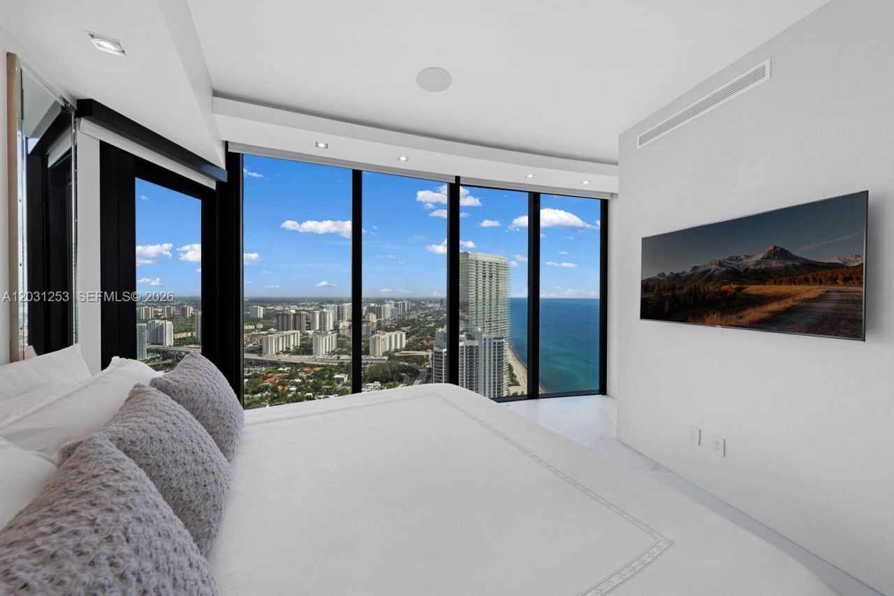 18555 Collins Ave , Unit 4405, Sunny Isles Beach, FL 33160 Photo