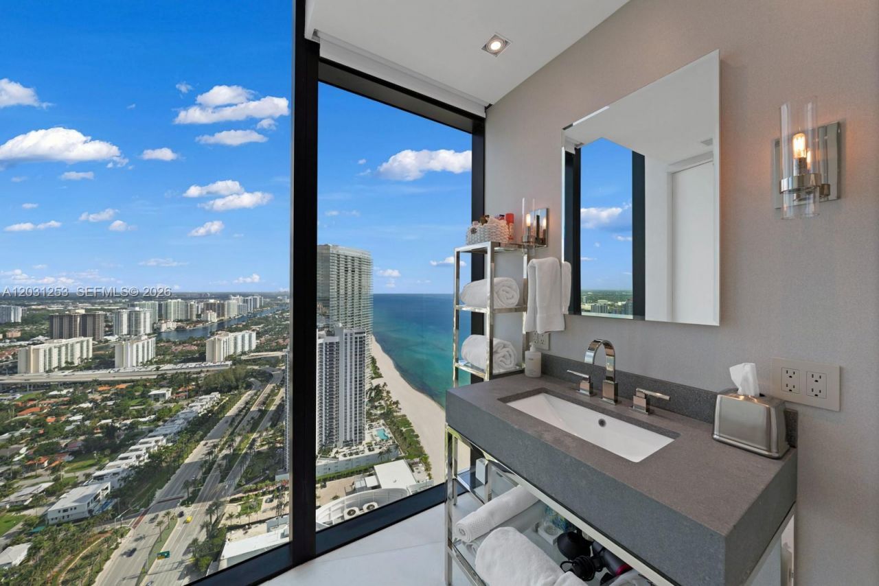 18555 Collins Ave , Unit 4405, Sunny Isles Beach, FL 33160 Photo