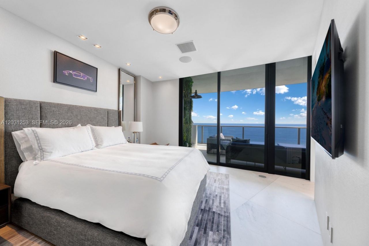 18555 Collins Ave , Unit 4405, Sunny Isles Beach, FL 33160 Photo
