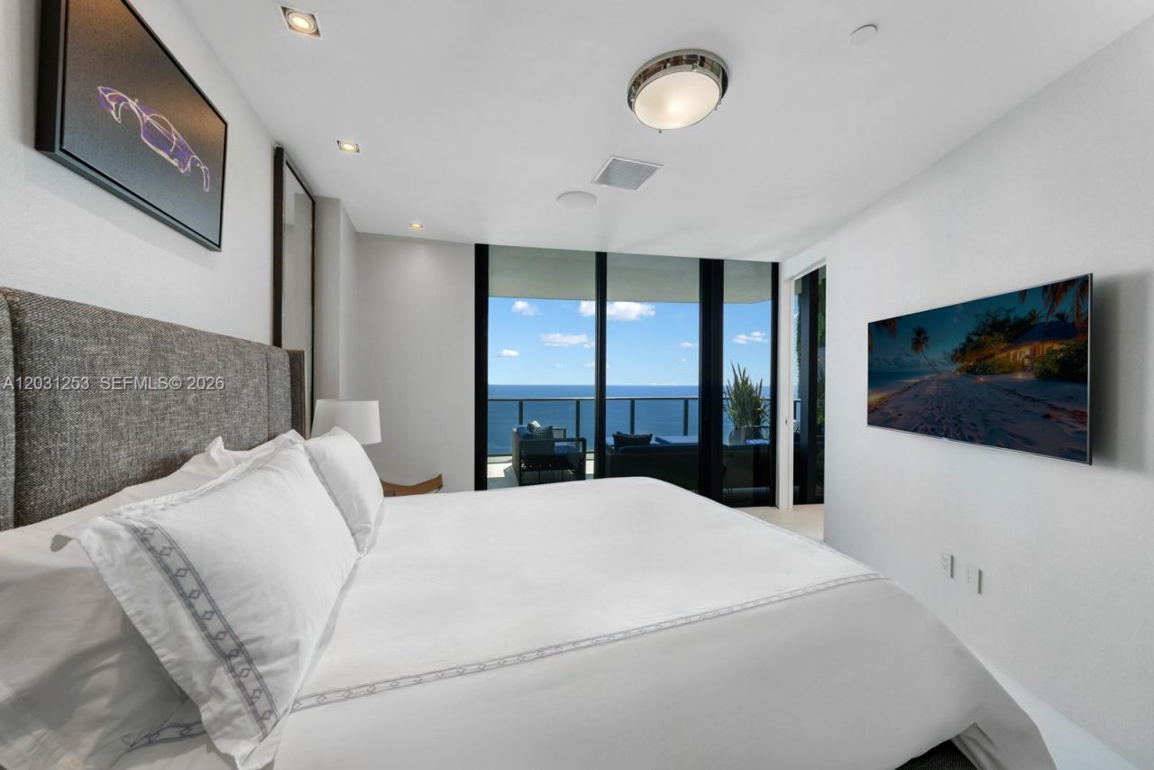 18555 Collins Ave , Unit 4405, Sunny Isles Beach, FL 33160 Photo