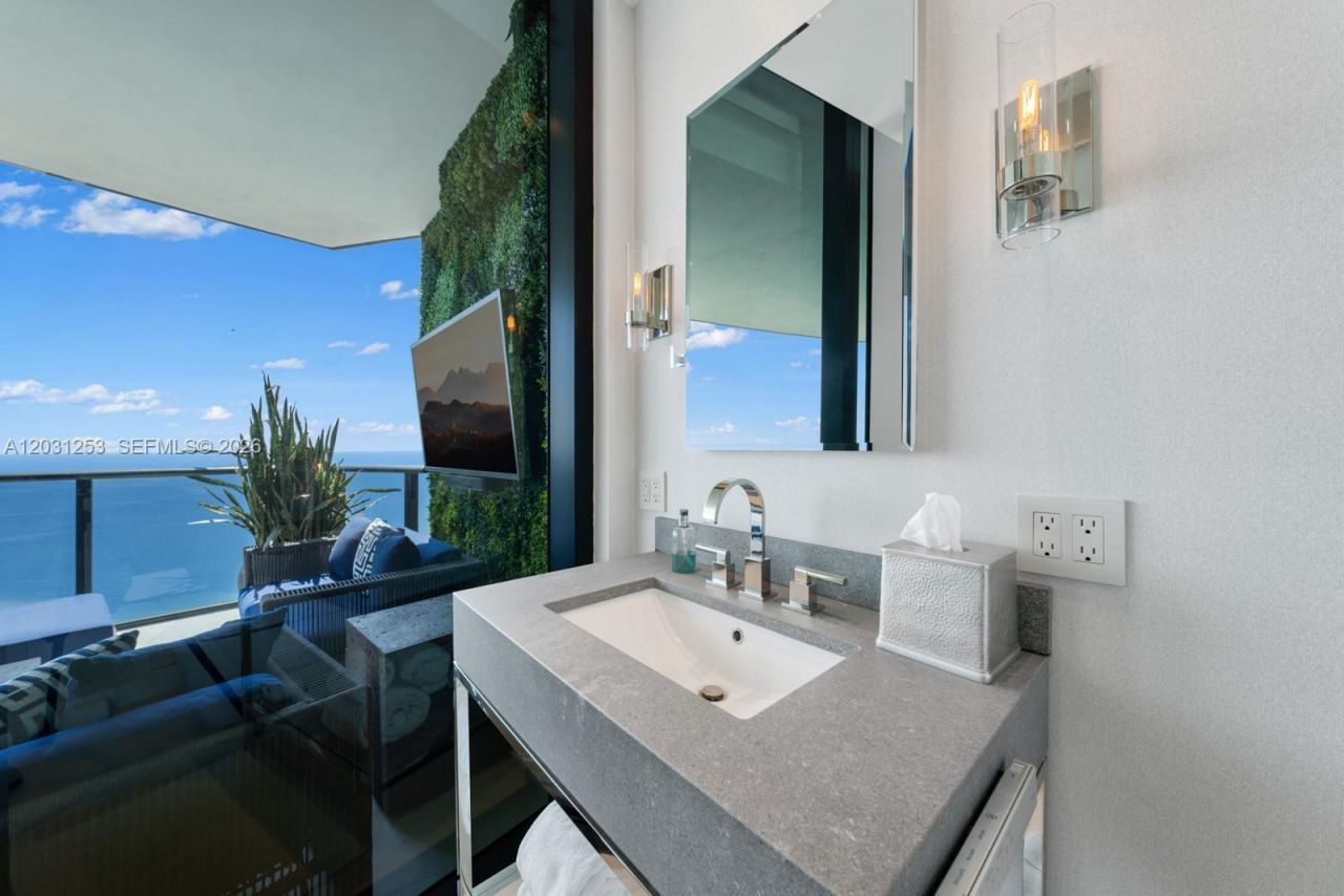 18555 Collins Ave , Unit 4405, Sunny Isles Beach, FL 33160 Photo