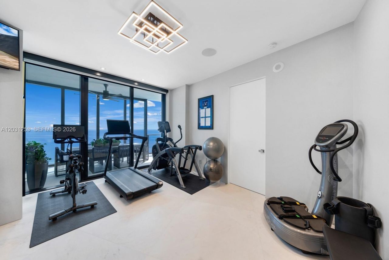 18555 Collins Ave , Unit 4405, Sunny Isles Beach, FL 33160 Photo